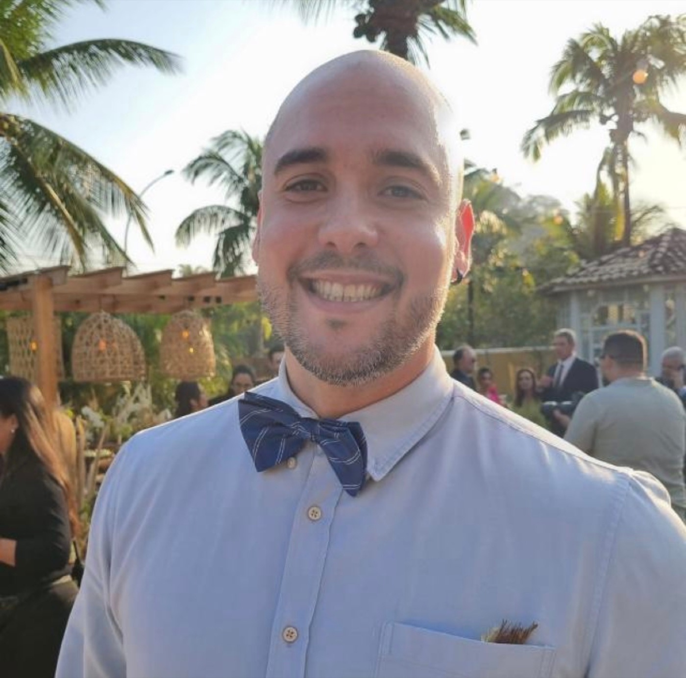 Dr. Felipe Long